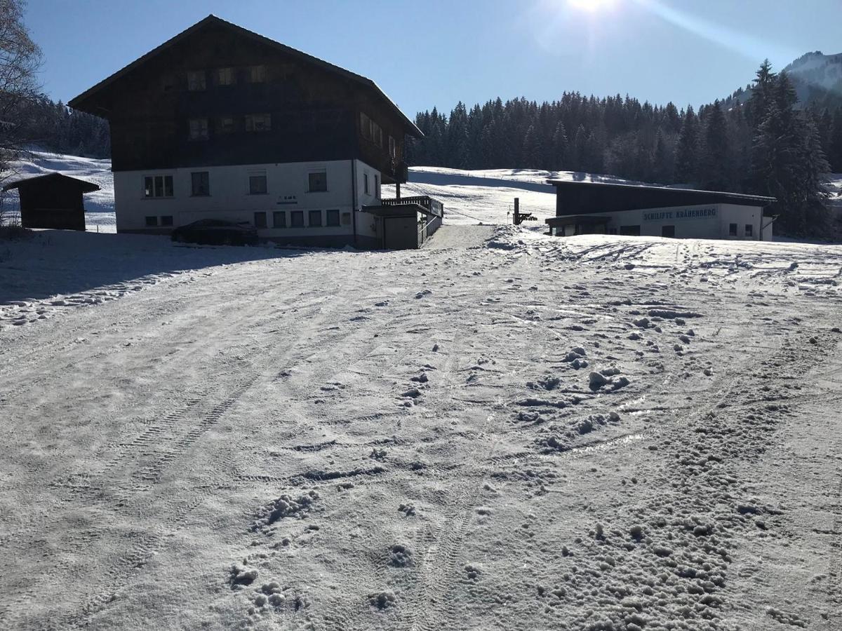 Kraehenberg Am Rande Der Wildnis *
